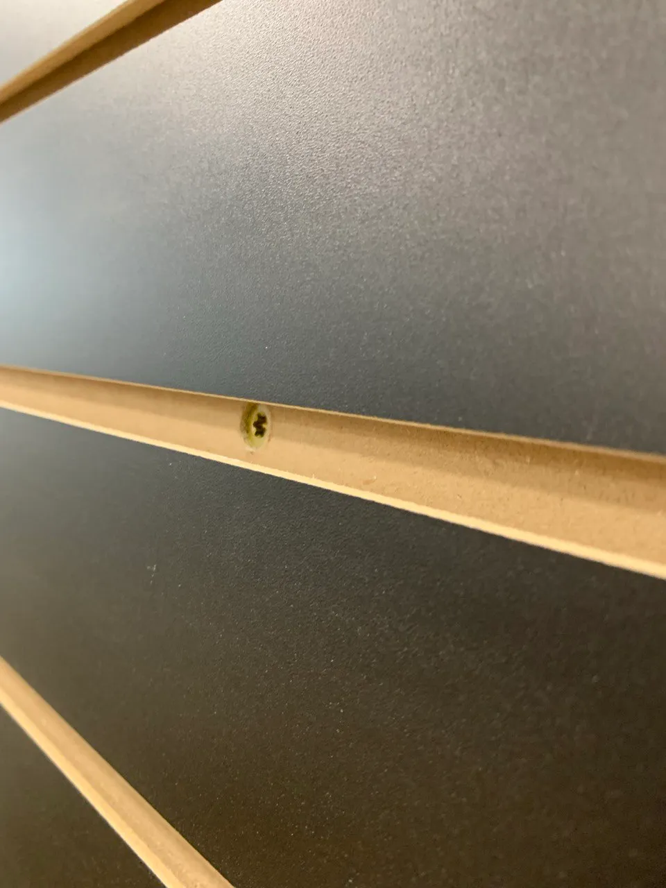 Close view of the slat profile and a countersunk fastener